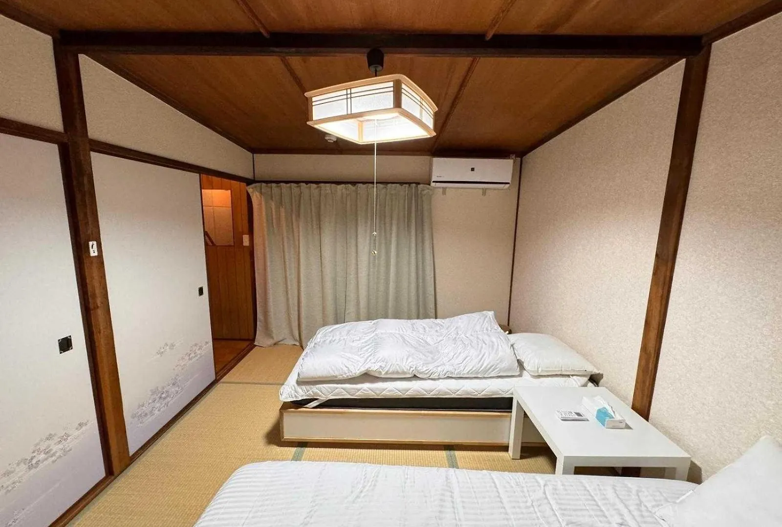 The Nomad Inn Osaka 0*,