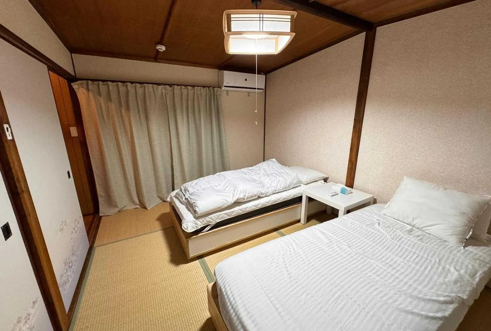 The Nomad Inn Osaka Villa